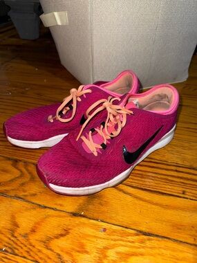 Nike Women’s Fuchsia Athletic Sneakers with Peach Laces